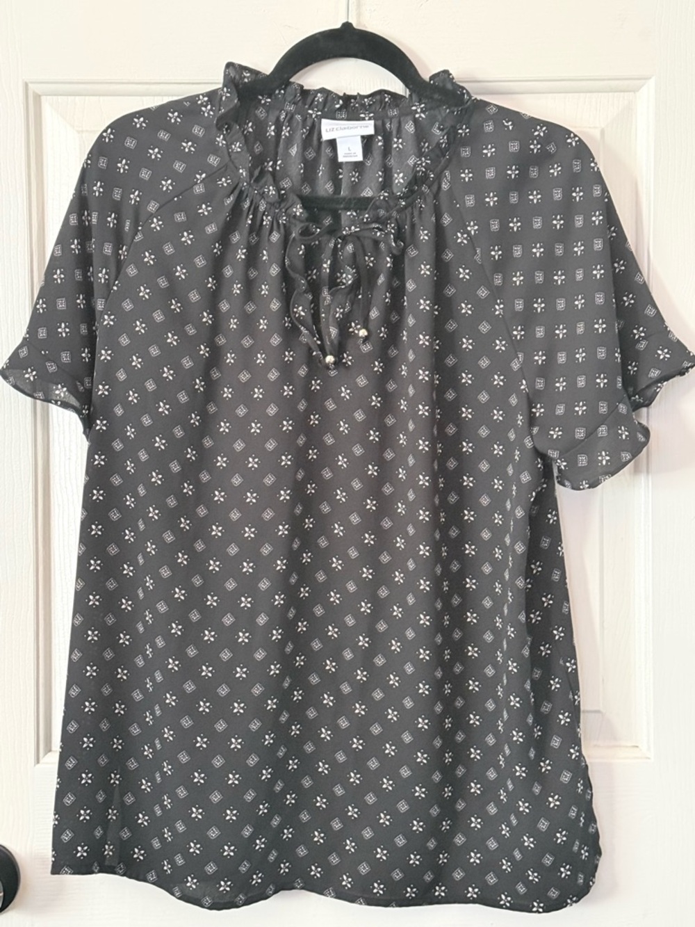 * Liz Claiborne Black Floral Print Short Sleeve Top